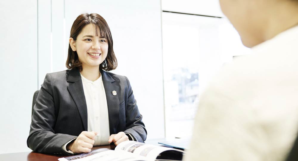 岡田憂華の仕事の様子