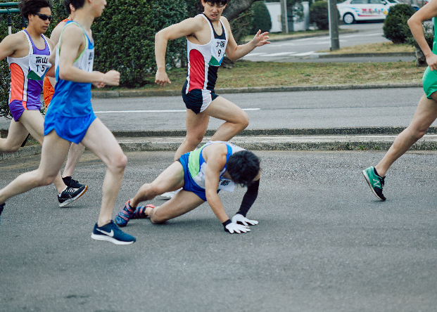 自動車教習所内で撮影しているイメージ